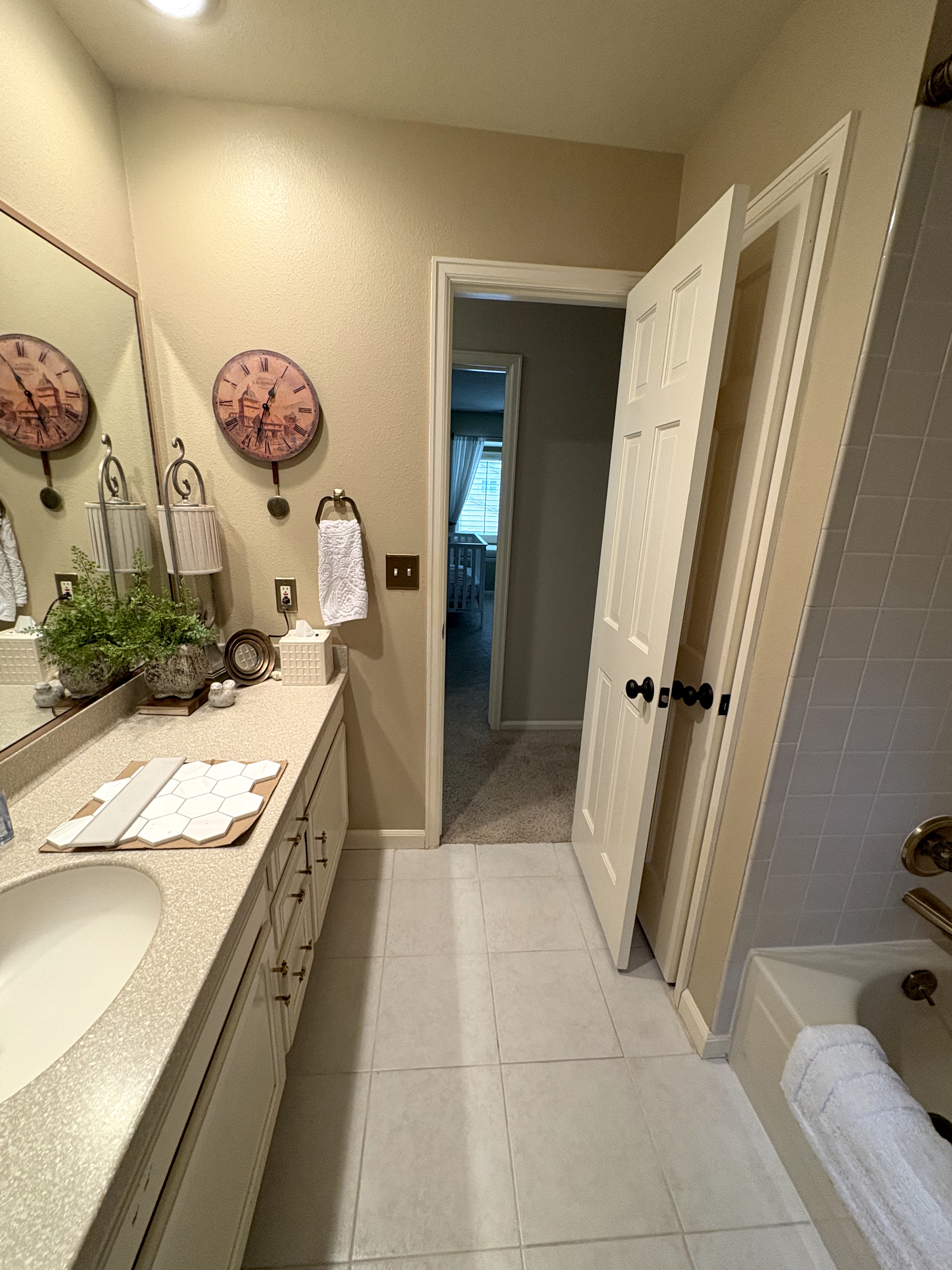 Bathroom before photo – vanity and tub