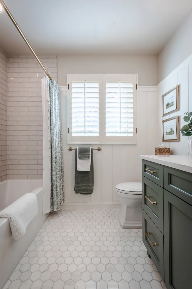 Guest bathroom after photo – wall tile detail